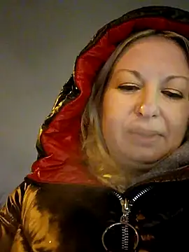 Snapshot of Arina_smiles chatting on December 22, 2024, 6:59 pm Arina smiles online show from December 22, 2024, 6:59 pm