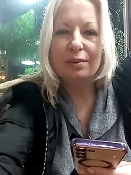 Snapshot of Arina_smiles chatting on December 27, 2024, 6:53 pm Arina smiles online show from December 27, 2024, 6:53 pm