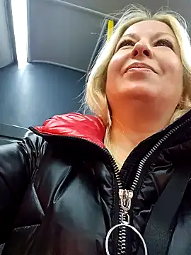 Snapshot of Arina_smiles chatting on January 24, 2025, 3:13 pm Arina smiles online show from January 24, 2025, 3:13 pm