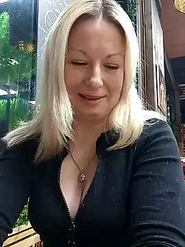 Snapshot of Arina_smiles chatting on March 7, 2025, 5:06 pm Arina smiles online show from March 7, 2025, 5:06 pm