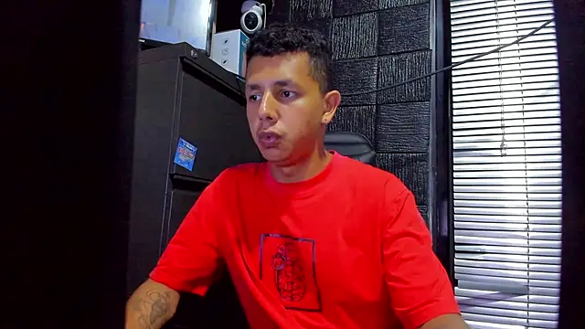 boy bigcock24cm online show from June 4, 2026, 11:33 pm