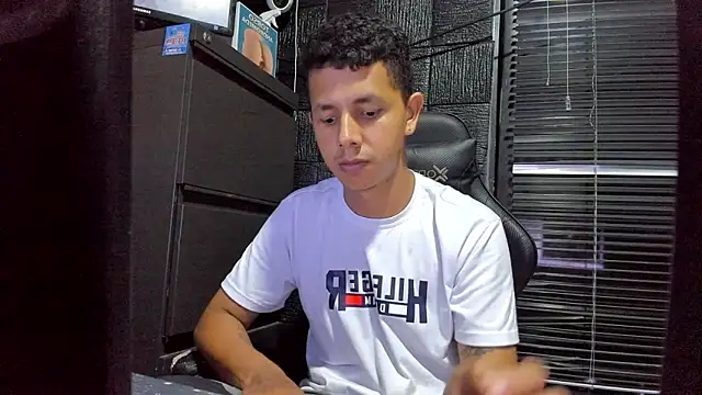 boy bigcock24cm online show from June 20, 2026, 11:51 pm