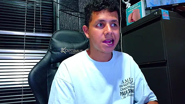 boy bigcock24cm online show from June 23, 2026, 10:52 pm