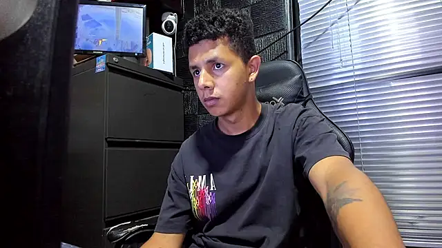 boy bigcock24cm online show from June 27, 2026, 11:43 pm