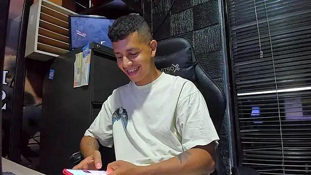 boy bigcock24cm online show from July 4, 2026, 12:39 am