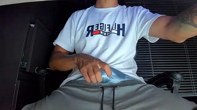 boy bigcock24cm online show from July 23, 2026, 4:43 am