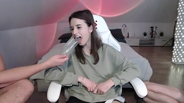 -Yummybabes- online show from February 21, 2025, 8:27 pm