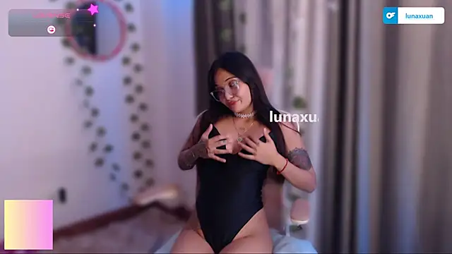 Snapshot of LunaXuan chatting on March 22, 2025, 10:48 pm LunaXuan online show from March 22, 2025, 10:48 pm