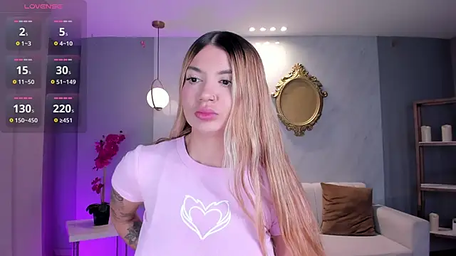 NiaHolland online show from December 19, 2025, 8:27 pm