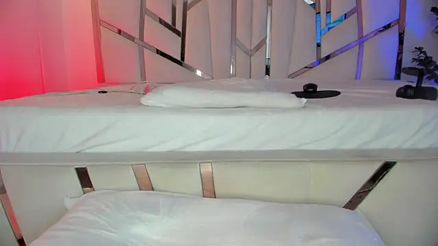 hot booty  online show from July 4, 2026, 8:15 pm