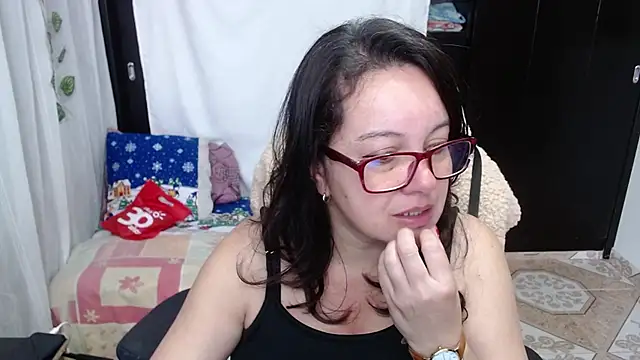 Snapshot of Sonialorens_ chatting on December 15, 2024, 1:43 pm Sonialorens online show from December 15, 2024, 1:43 pm