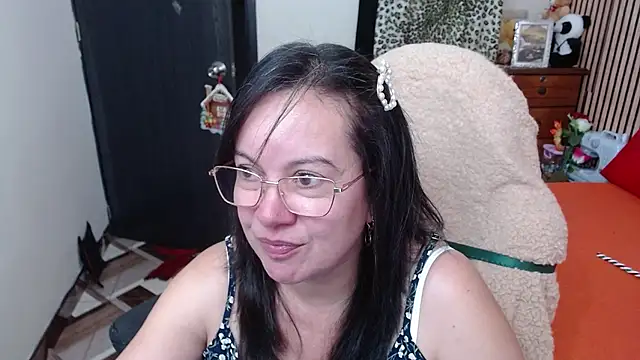 Sonialorens  online show from December 4, 2025, 10:29 pm