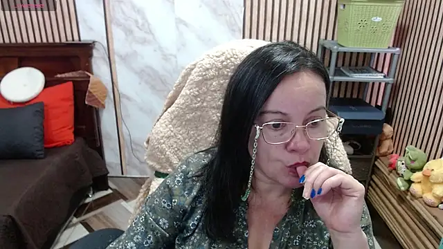 Sonialorens  online show from March 19, 2026, 8:24 pm