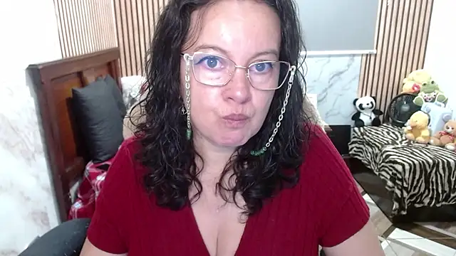 Sonialorens  online show from April 24, 2026, 3:03 pm