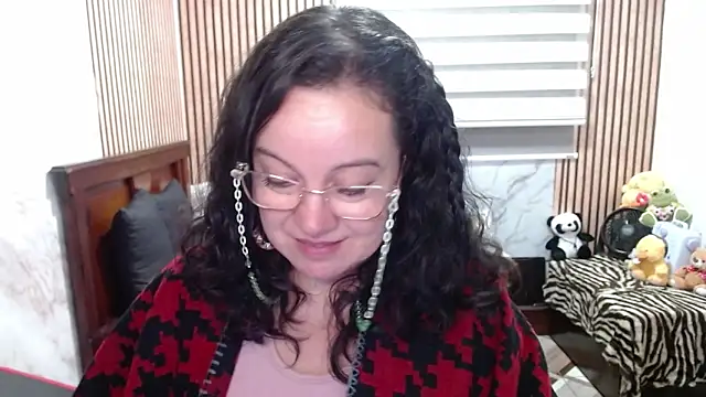 Sonialorens  online show from April 29, 2026, 3:38 pm