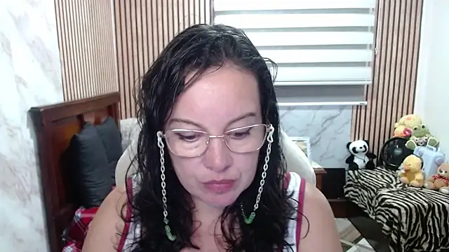 Sonialorens  online show from April 30, 2026, 3:40 pm