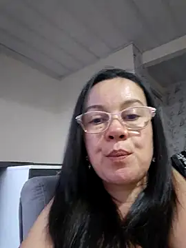 Sonialorens  online show from June 14, 2026, 11:07 pm