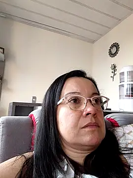 Sonialorens  online show from June 16, 2026, 8:44 pm