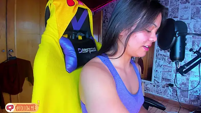 Snapshot of Meli_Pixel chatting on February 26, 2025, 6:54 pm Meli Pixel online show from February 26, 2025, 6:54 pm