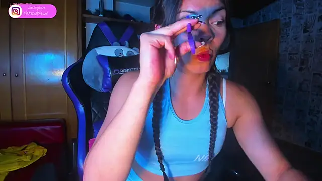 Snapshot of Meli_Pixel chatting on November 7, 2025, 8:09 pm Meli Pixel online show from November 7, 2025, 8:09 pm