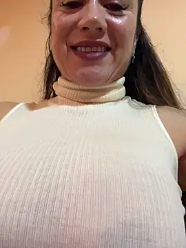 Snapshot of angelitasexy81 chatting on February 18, 2025, 11:11 am angelitasexy81 online show from February 18, 2025, 11:11 am