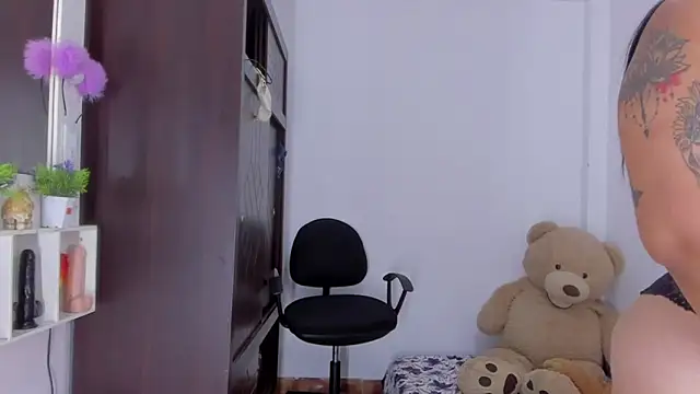 Emma lean online show from October 2, 2025, 12:34 pm