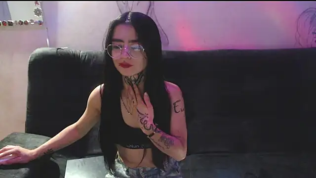 lorena allison  online show from March 19, 2025, 6:12 pm