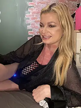 Lisavontease online show from September 28, 2025, 3:28 pm