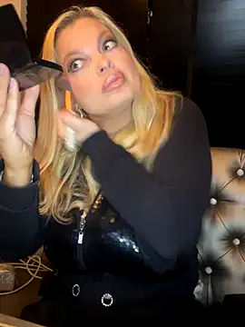 Lisavontease online show from October 12, 2025, 4:33 am