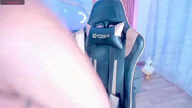 Snapshot of LaraBaker chatting on January 13, 2025, 11:17 pm LaraBaker online show from January 13, 2025, 11:17 pm