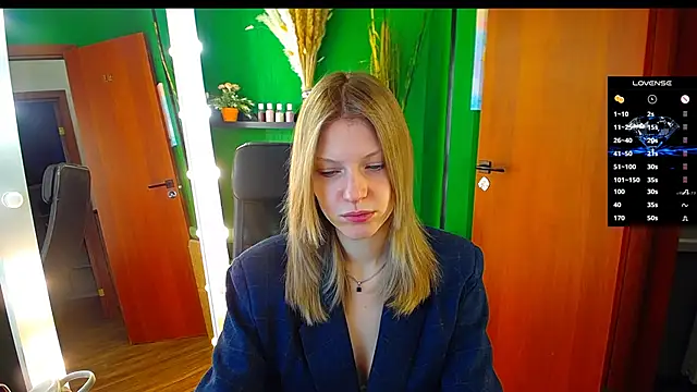 Snapshot of MaryHiggins chatting on February 13, 2025, 6:20 am MaryHiggins online show from February 13, 2025, 6:20 am