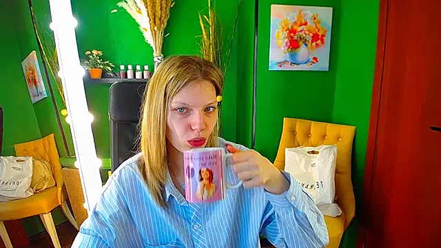 Snapshot of MaryHiggins chatting on February 22, 2025, 6:17 am MaryHiggins online show from February 22, 2025, 6:17 am