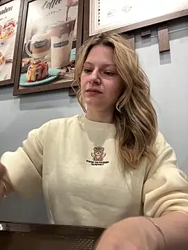 Snapshot of MaryHiggins chatting on September 10, 2025, 12:16 pm MaryHiggins online show from September 10, 2025, 12:16 pm