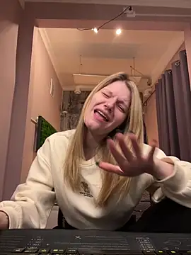 Snapshot of MaryHiggins chatting on September 30, 2025, 12:32 pm MaryHiggins online show from September 30, 2025, 12:32 pm