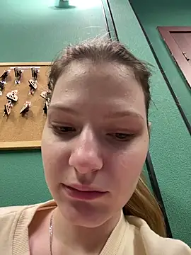 Snapshot of MaryHiggins chatting on November 12, 2025, 1:22 pm MaryHiggins online show from November 12, 2025, 1:22 pm