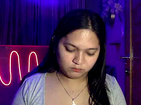 EmpressYna online show from October 18, 2025, 11:00 am