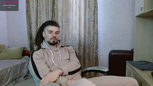 Snapshot of Aestheticguy101 chatting on February 23, 2025, 7:11 am Aestheticguy101 online show from February 23, 2025, 7:11 am