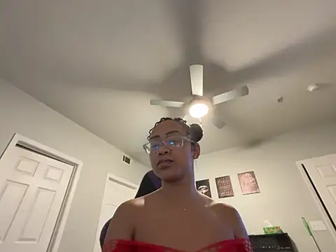 RylHoneyy online show from February 7, 2026, 1:37 pm