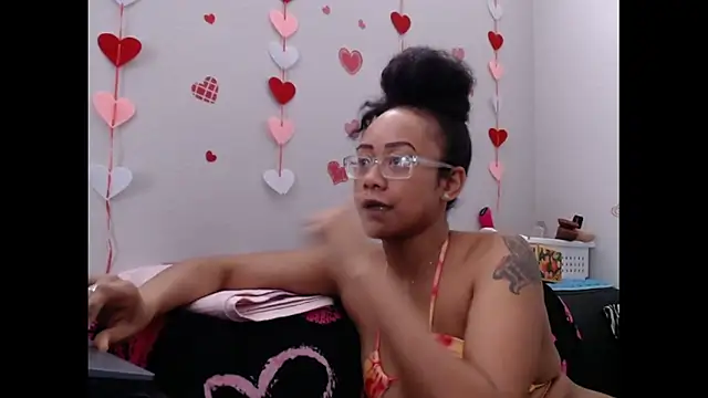 RylHoneyy online show from February 15, 2026, 7:54 pm