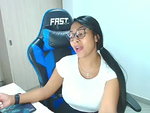 sophiax-x online show from January 29, 2025, 12:01 am