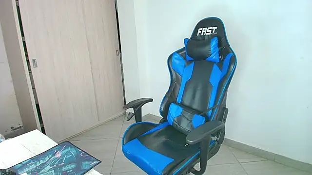 sophiax-x online show from January 30, 2025, 8:53 pm