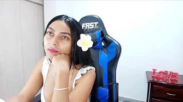 sophiax-x online show from November 11, 2025, 5:35 pm