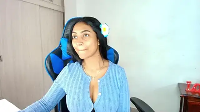 sophiax-x online show from November 20, 2025, 7:02 pm