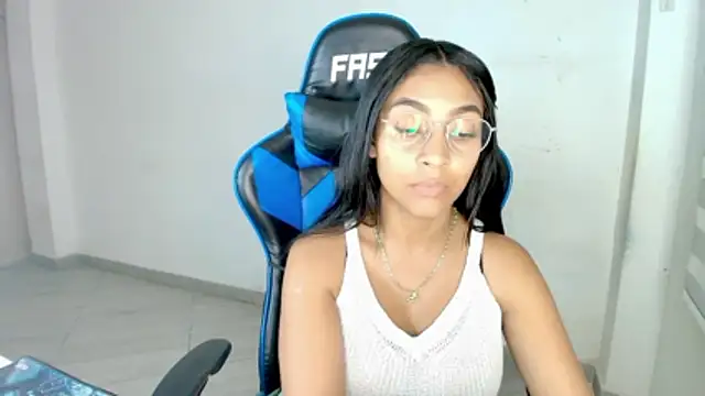 sophiax-x online show from February 19, 2026, 1:12 am