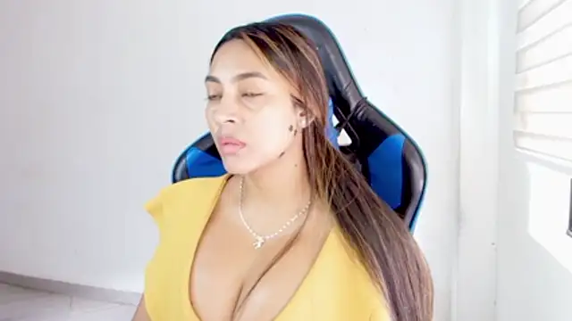 sophiax-x online show from June 28, 2026, 3:40 pm