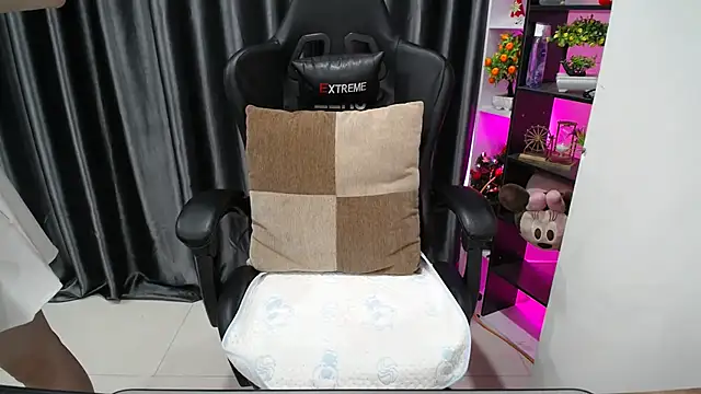 Yuki-yio online show from September 19, 2025, 1:18 am