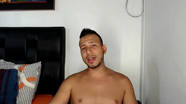 Snapshot of thommerxxx chatting on January 22, 2025, 11:10 pm thommerxxx online show from January 22, 2025, 11:10 pm