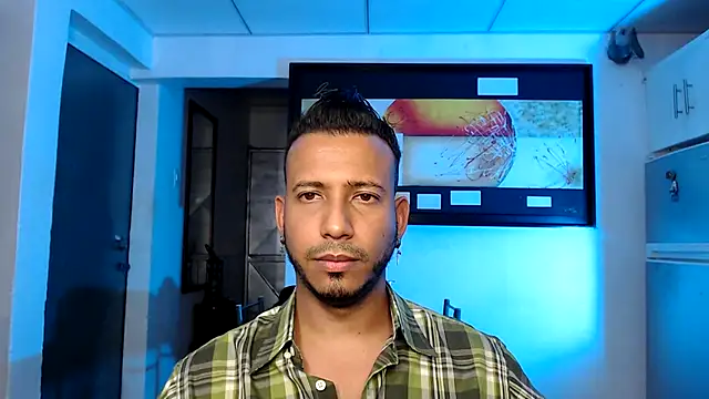 Snapshot of thommerxxx chatting on December 4, 2025, 3:49 am thommerxxx online show from December 4, 2025, 3:49 am