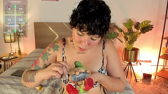 Amy art online show from April 30, 2026, 1:06 pm