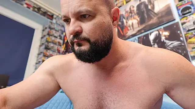 Snapshot of Muscle_Bear chatting on May 20, 2026, 5:35 am Muscle Bear online show from May 20, 2026, 5:35 am